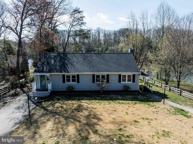 993 Hillendale Dr, Annapolis, MD 21409 - view of front of house featuring fence, roof with shingles, and a front yard