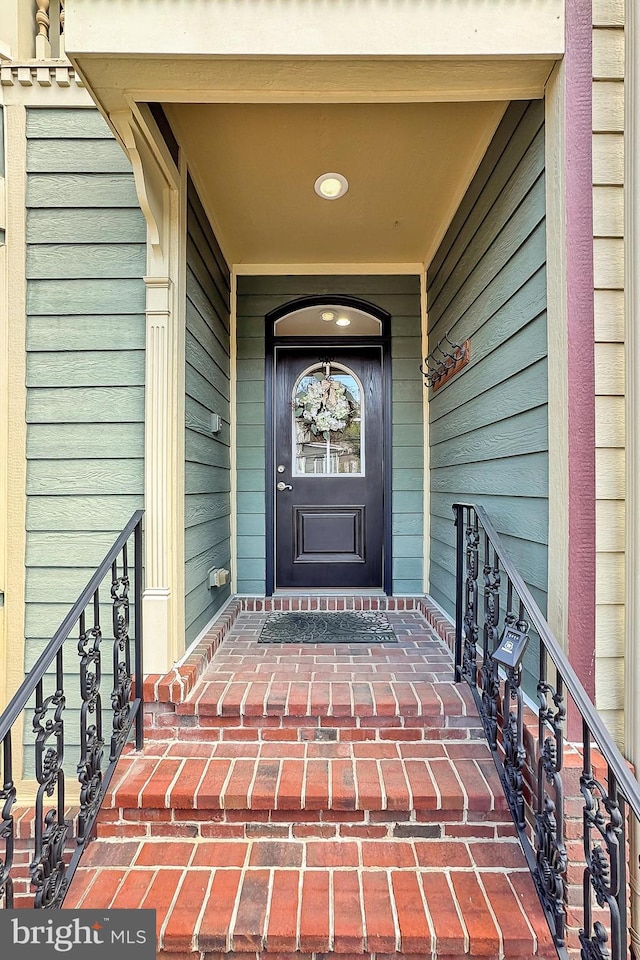view of property entrance