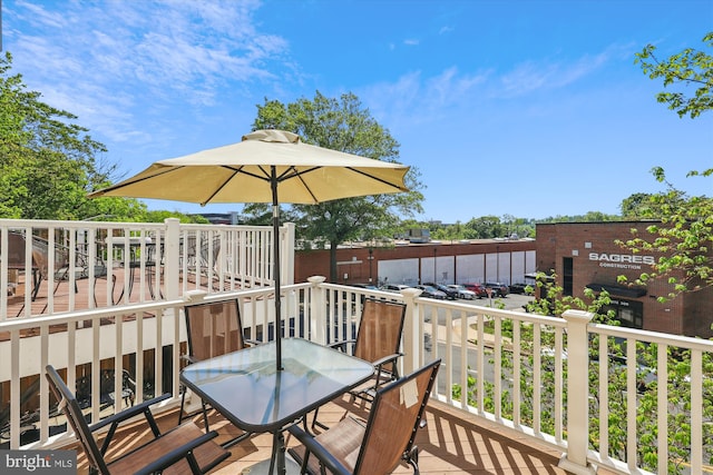 3814 Woodlawn Ct, Alexandria, VA 22304 - wooden terrace featuring outdoor dining area