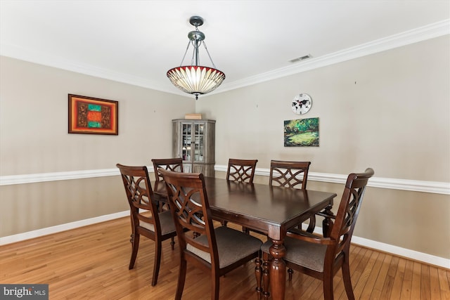 3814 Woodlawn Ct, Alexandria, VA 22304 - dining room featuring visible vents, ornamental molding, light wood-style floors, and baseboards
