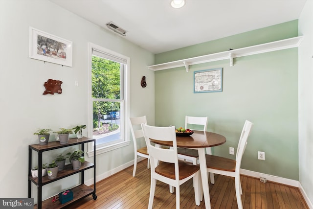 3814 Woodlawn Ct, Alexandria, VA 22304 - dining area featuring visible vents, baseboards, and hardwood / wood-style floors