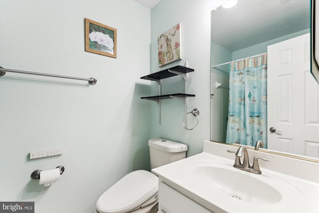 3814 Woodlawn Ct, Alexandria, VA 22304 - full bathroom with toilet, a shower with curtain, and vanity