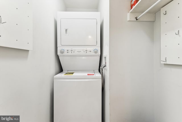 3814 Woodlawn Ct, Alexandria, VA 22304 - washroom with laundry area, stacked washer and dryer, and electric panel