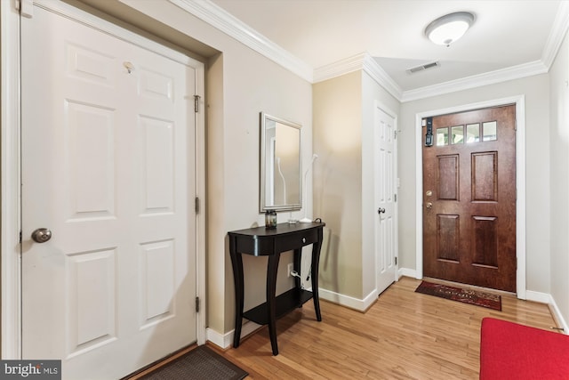 3814 Woodlawn Ct, Alexandria, VA 22304 - foyer featuring light wood-style floors, baseboards, crown molding, and visible vents