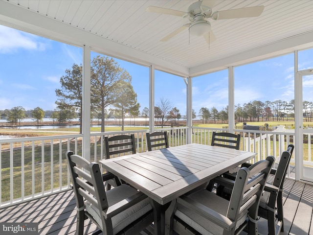 sunroom / solarium featuring outdoor dining space and a ceiling fan