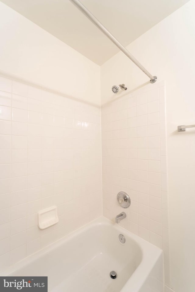6038 Kelsey Ct, Falls Church, VA 22044 - full bath with shower / bath combination
