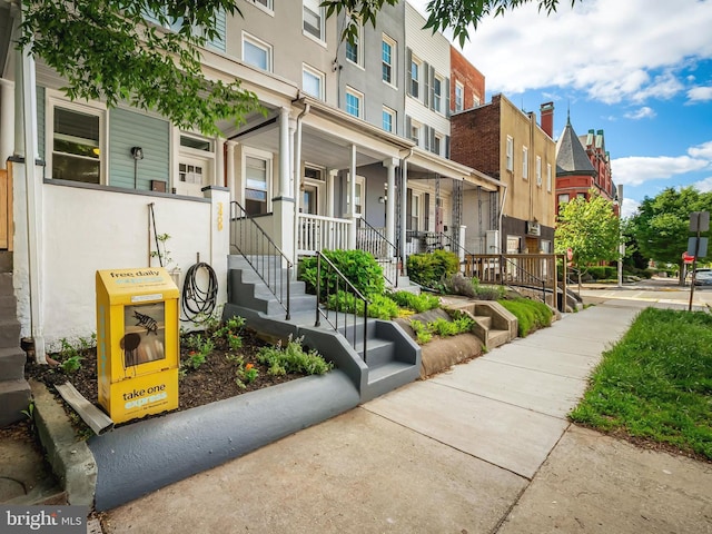 view of building exterior featuring a residential view