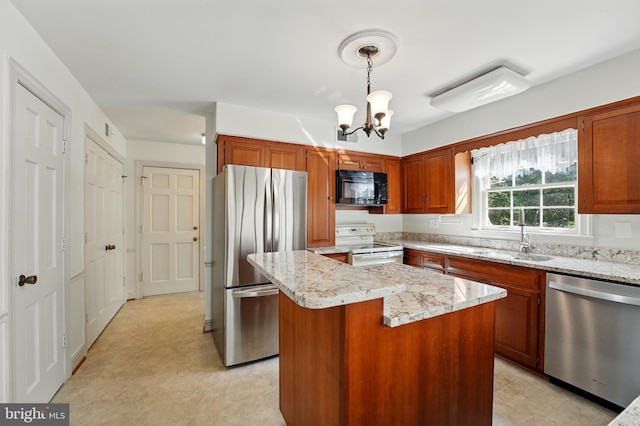 kitchen with stainless steel appliances, a sink, a chandelier, a kitchen island, and hanging light fixtures