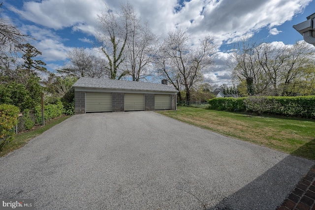 view of detached garage
