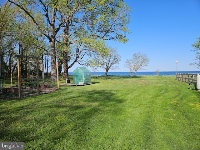 view of yard featuring a water view