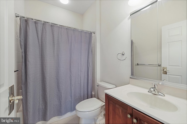 bathroom featuring vanity, toilet, and shower / tub combo