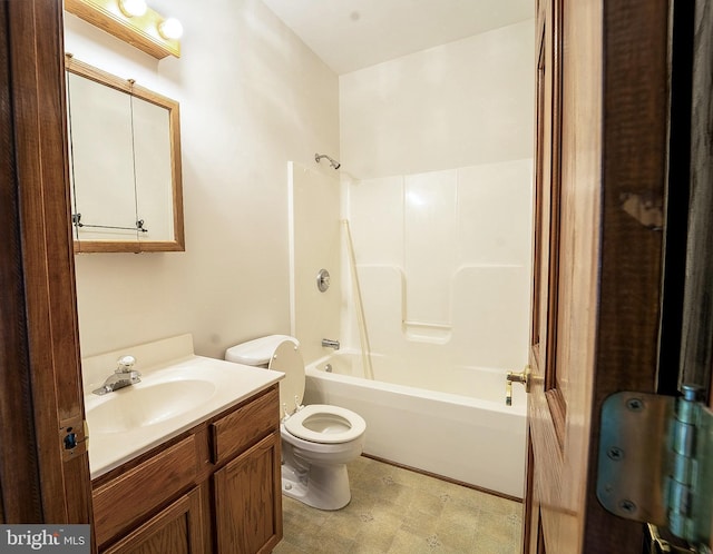 full bath with toilet, vanity, and washtub / shower combination