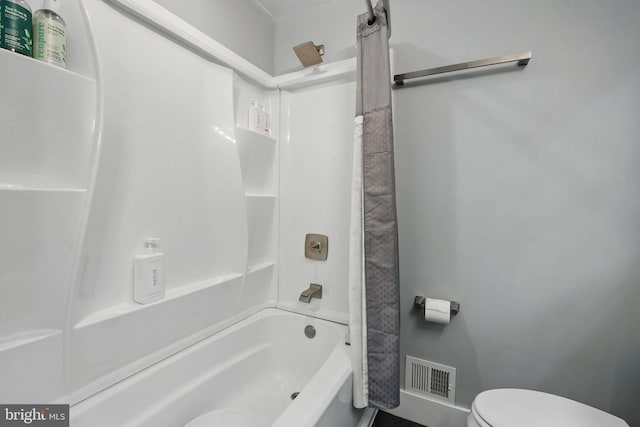 6750 Stonehurst Ct, Warrenton, VA 20187 - bathroom featuring shower / tub combo, toilet, and baseboards