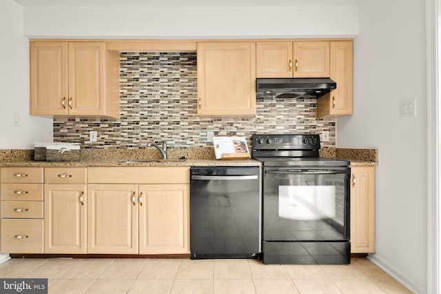 kitchen featuring under cabinet range hood, a sink, dishwashing machine, light brown cabinetry, and electric range