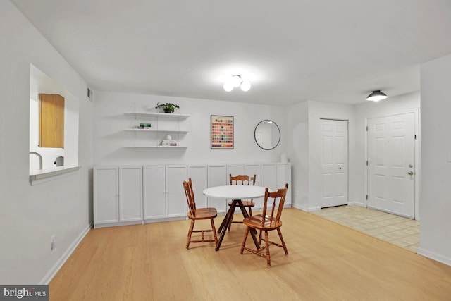 13663 Orchard Dr Unit 3663, Clifton, VA 20124 - dining area featuring light wood-type flooring and baseboards