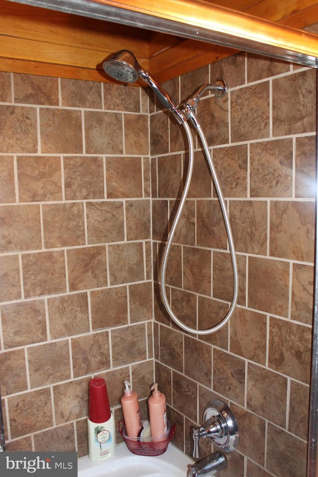 bathroom with shower / bathtub combination