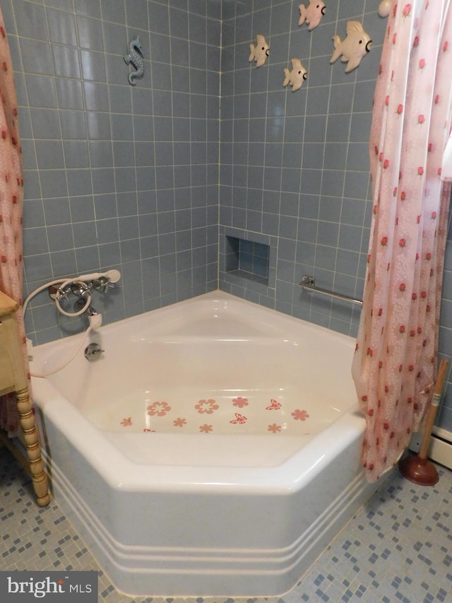 full bath with shower / bath combination with curtain