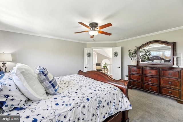 bedroom featuring crown molding, carpet flooring, and a ceiling fan