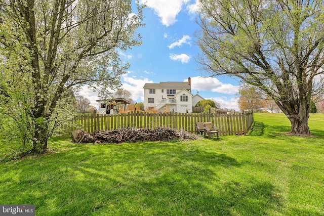 view of yard featuring a fenced front yard