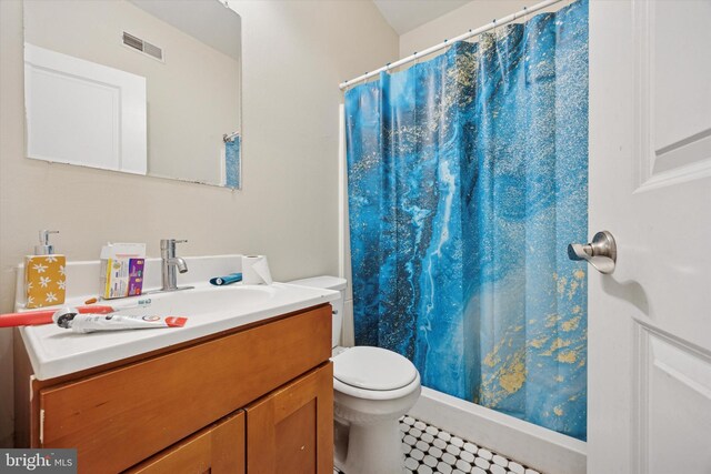 1843 N 18th St, Philadelphia, PA 19121 - full bath with curtained shower, visible vents, toilet, and vanity