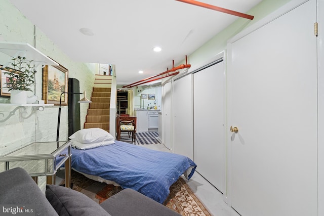 bedroom featuring a closet and recessed lighting