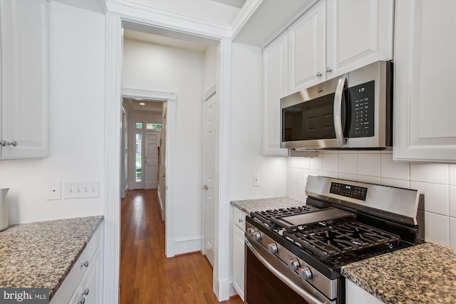 979 Powhatan St, Alexandria, VA 22314 - kitchen featuring backsplash, white cabinets, appliances with stainless steel finishes, and wood finished floors