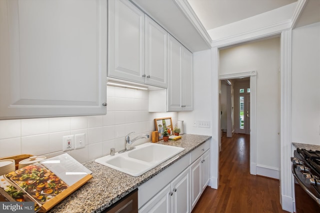 979 Powhatan St, Alexandria, VA 22314 - kitchen featuring white cabinets, gas range oven, a sink, and dark wood-type flooring