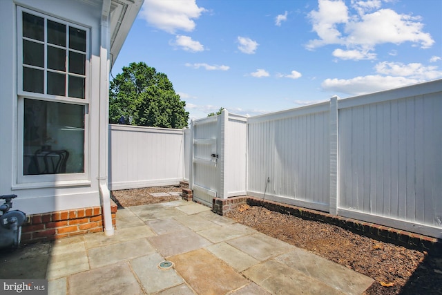979 Powhatan St, Alexandria, VA 22314 - view of patio with a fenced backyard