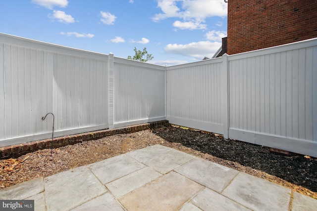 979 Powhatan St, Alexandria, VA 22314 - view of patio with fence