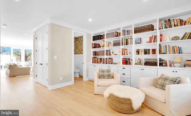 living area with light wood-type flooring, recessed lighting, baseboards, and crown molding