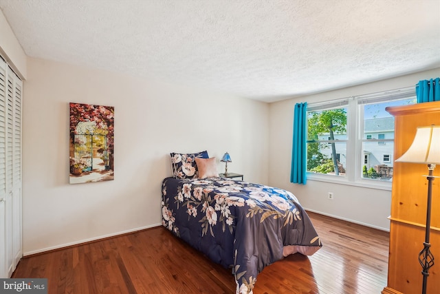 15690 Buck Ln, Dumfries, VA 22025 - bedroom with baseboards, wood finished floors, and a textured ceiling