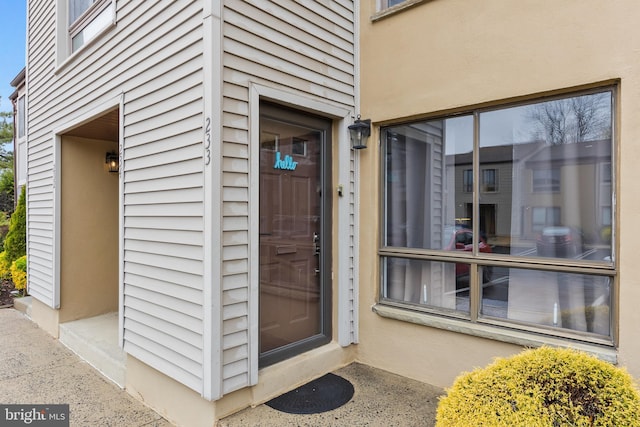 property entrance featuring stucco siding