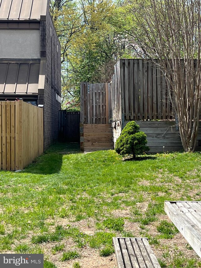 2357 Nutmeg Ter, Baltimore, MD 21209 - view of yard with fence