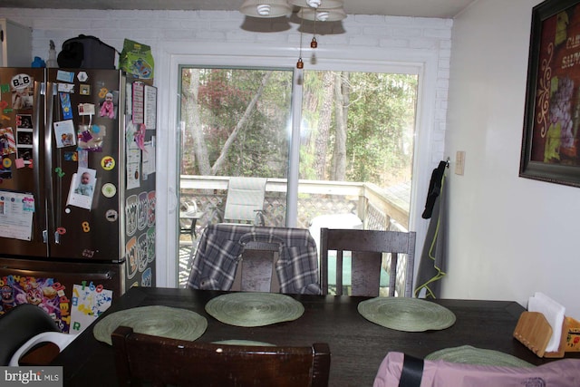 dining space with ceiling fan