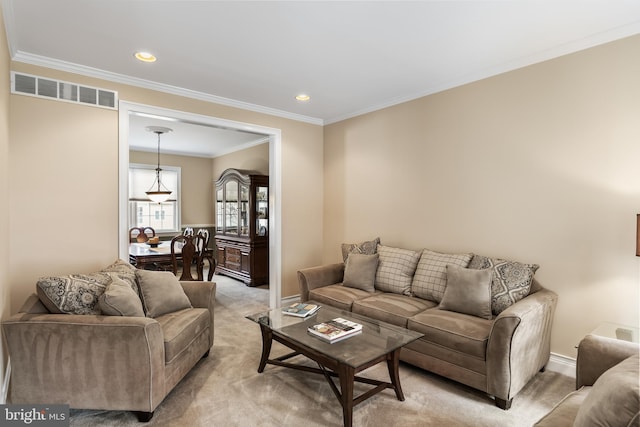 living area with crown molding, light colored carpet, visible vents, recessed lighting, and baseboards