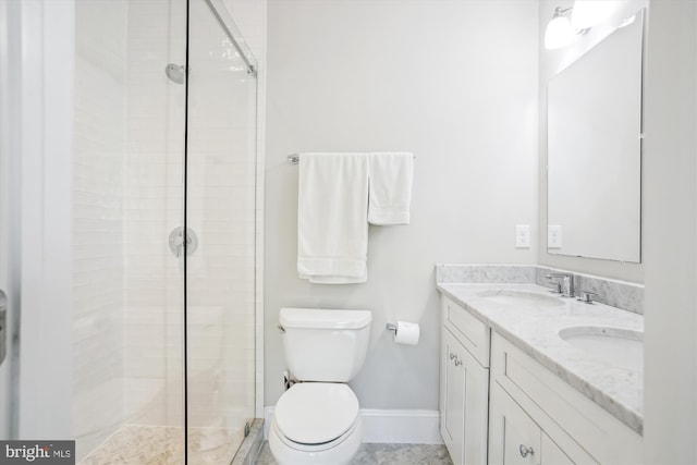 full bath with a tile shower, a sink, double vanity, baseboards, and toilet