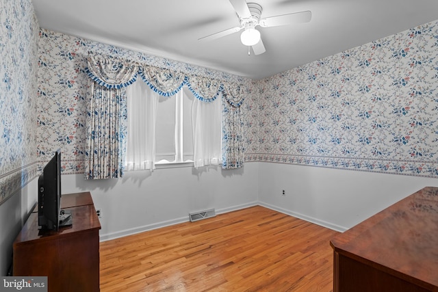 30 Stardust Dr, Newark, DE 19702 - unfurnished room with a ceiling fan, wood finished floors, baseboards, and wallpapered walls