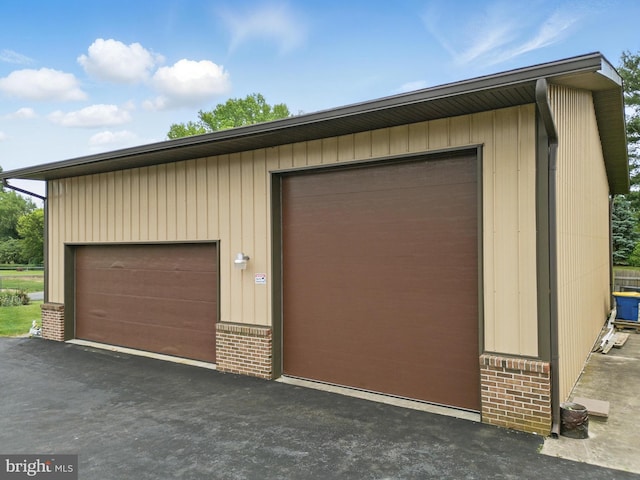 30 Stardust Dr, Newark, DE 19702 - view of detached garage