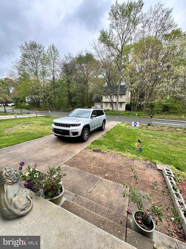 view of parking / parking lot with driveway