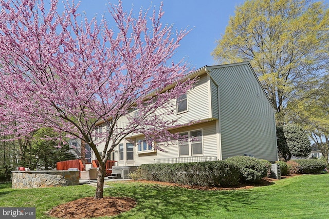 8519 Century Oak Ct, Fairfax Station, VA 22039 - view of property exterior with a lawn