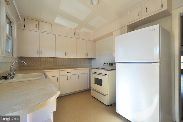 109 N Centre St, Philipsburg, PA 16866 - kitchen with light countertops, a sink, light floors, and white appliances