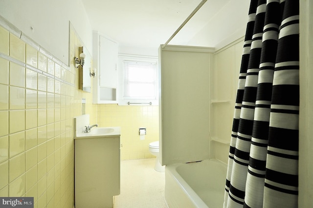 109 N Centre St, Philipsburg, PA 16866 - bathroom featuring tile patterned floors, toilet, vanity, shower / tub combo, and tile walls