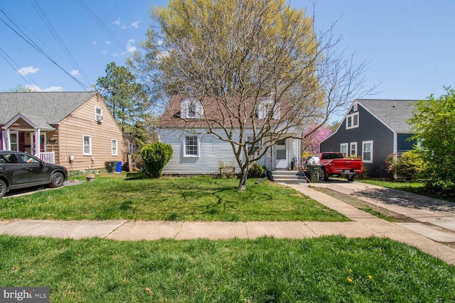 view of front facade with a front yard and driveway