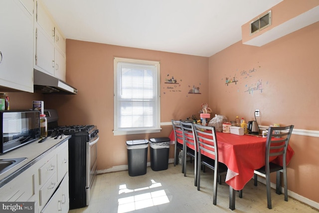 dining area with visible vents, baseboards, and light floors