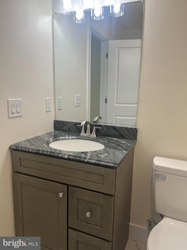 21 Piute Trl, Albrightsville, PA 18210 - bathroom with vanity, toilet, baseboards, and a chandelier