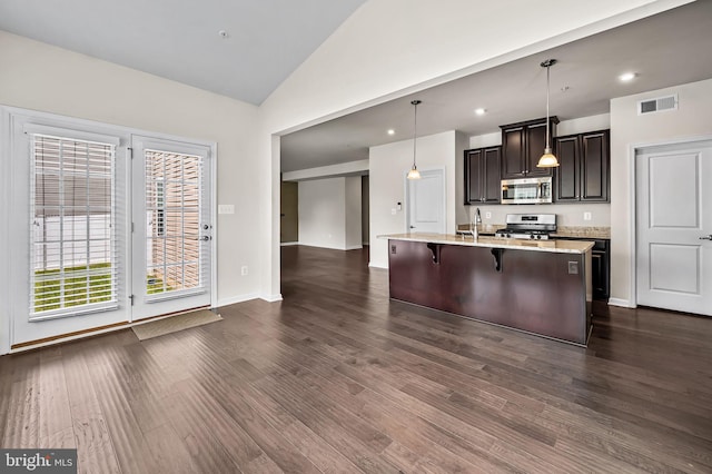 kitchen featuring a kitchen bar, visible vents, appliances with stainless steel finishes, dark wood-style flooring, and lofted ceiling
