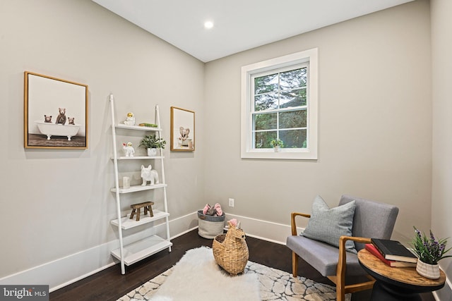 sitting room featuring recessed lighting, wood finished floors, and baseboards