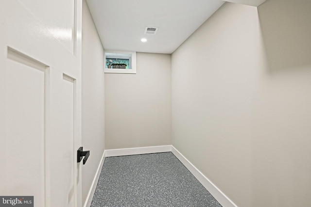room details featuring baseboards, visible vents, and recessed lighting