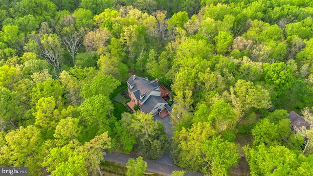 bird's eye view featuring a wooded view