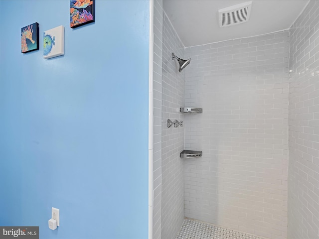 341 Creston Rd, York, PA 17403 - bathroom with a tile shower and visible vents